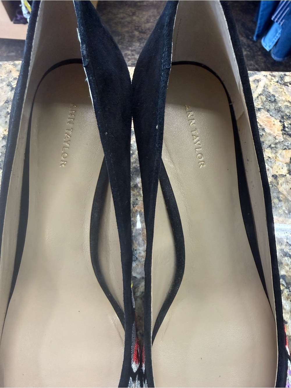 Ann Taylor Floral Embroidered Suede Pointed Toe Heels Pumps Black Size 9 - Picture 2 of 7